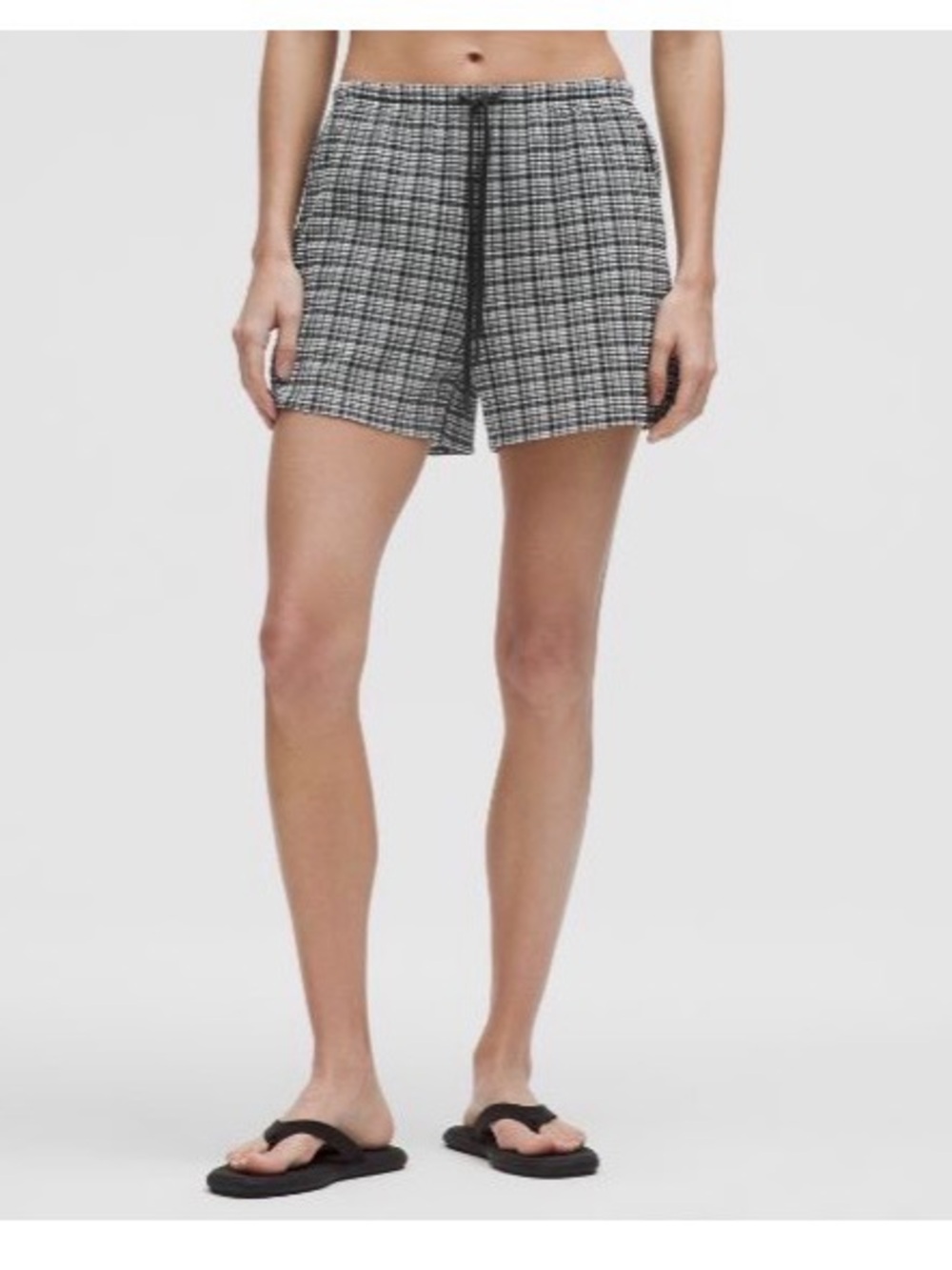 NWOT lululemon seersucker check mid rise pull on shorts